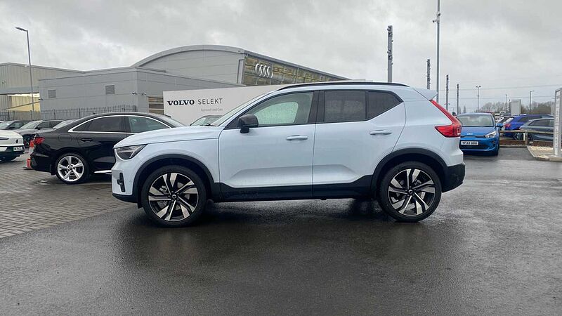 Volvo XC40 Ultra, B3 Mild hybrid, Petrol, Dark