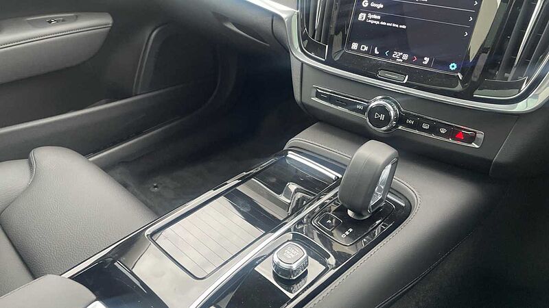 Volvo V90 Ultra, T8 AWD Plug-in hybrid, Electric/Petrol, Dark