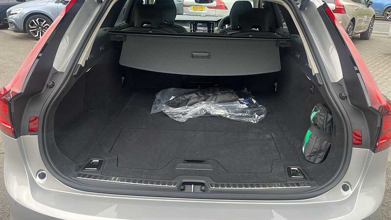 Volvo V90 Ultra, T8 AWD Plug-in hybrid, Electric/Petrol, Dark