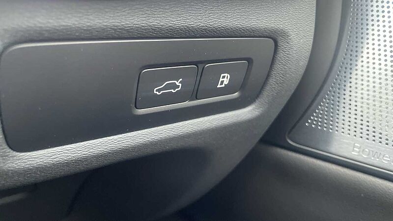 Volvo V90 Ultra, T8 AWD Plug-in hybrid, Electric/Petrol, Dark