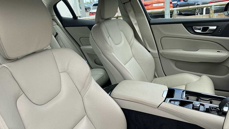Volvo S60 Recharge Plus, T8 AWD Plug-in hybrid, Electric/Petrol, Dark