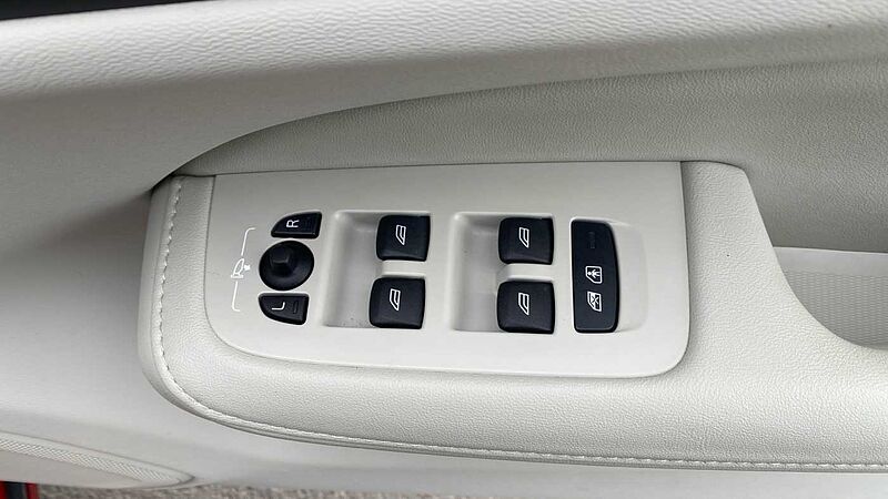 Volvo S60 Recharge Plus, T8 AWD Plug-in hybrid, Electric/Petrol, Dark