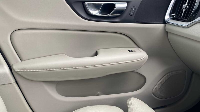 Volvo S60 Recharge Plus, T8 AWD Plug-in hybrid, Electric/Petrol, Dark