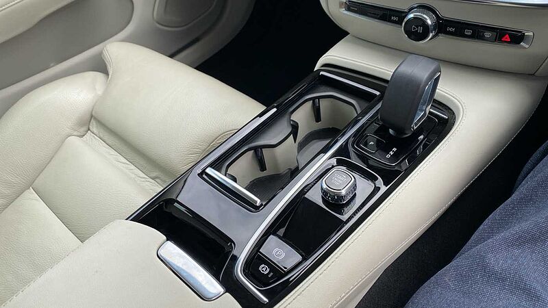 Volvo S60 Recharge Plus, T8 AWD Plug-in hybrid, Electric/Petrol, Dark