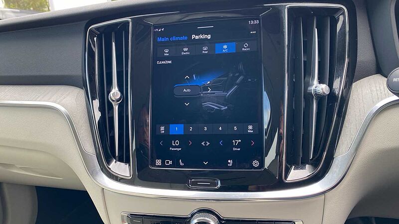 Volvo S60 Recharge Plus, T8 AWD Plug-in hybrid, Electric/Petrol, Dark