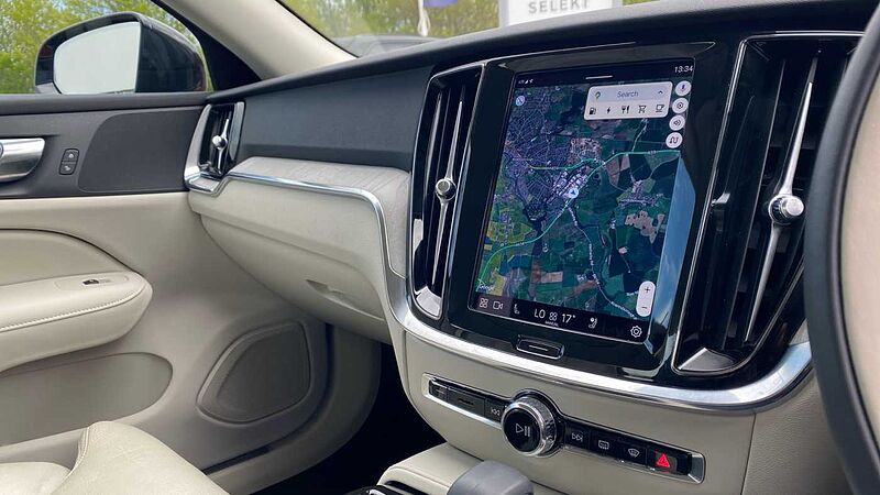Volvo S60 Recharge Plus, T8 AWD Plug-in hybrid, Electric/Petrol, Dark
