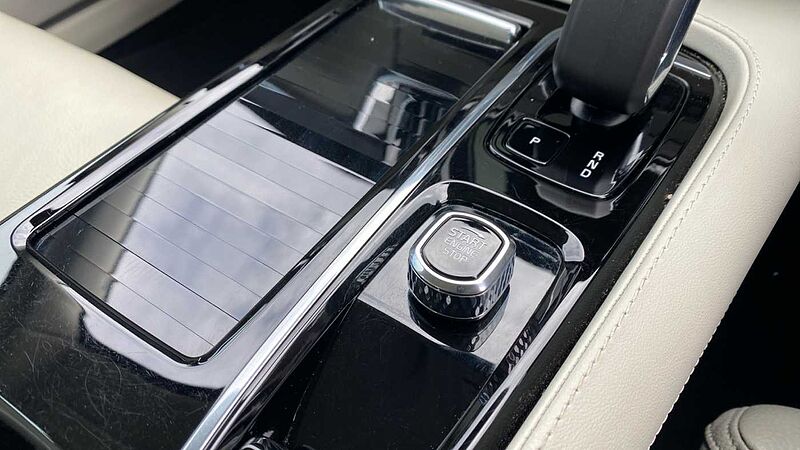 Volvo S60 Recharge Plus, T8 AWD Plug-in hybrid, Electric/Petrol, Dark