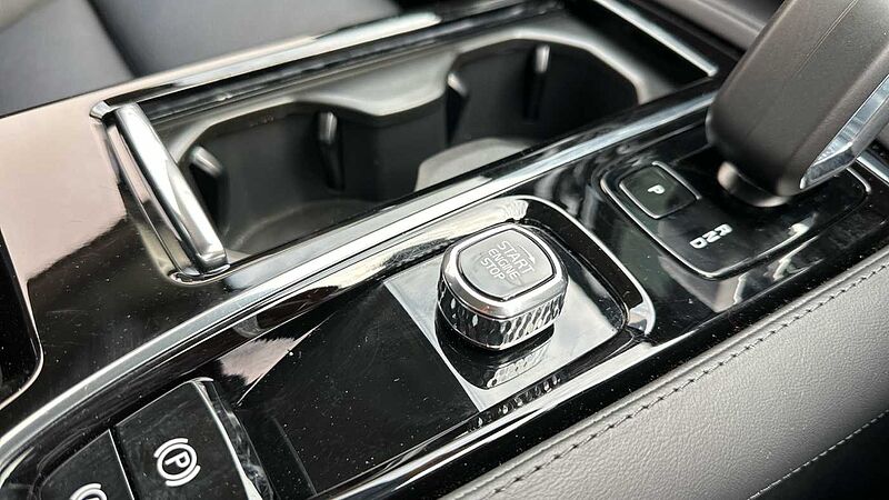 Volvo S60 Recharge Plus, T8 AWD Plug-in hybrid, Electric/Petrol, Dark