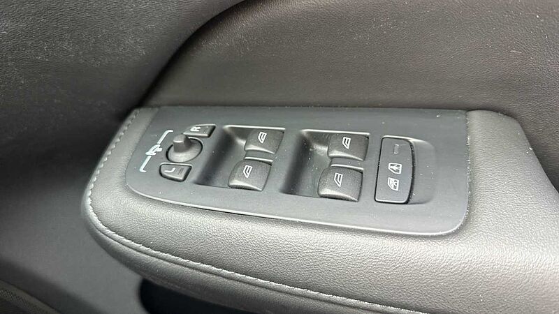 Volvo S60 Recharge Plus, T8 AWD Plug-in hybrid, Electric/Petrol, Dark