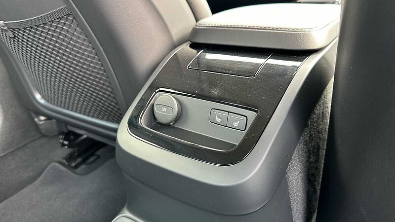 Volvo S60 Recharge Plus, T8 AWD Plug-in hybrid, Electric/Petrol, Dark