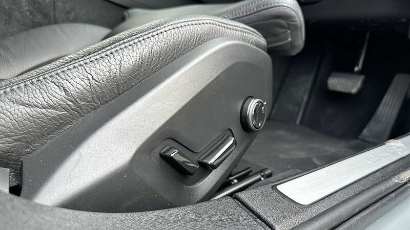 Volvo S60 Recharge Plus, T8 AWD Plug-in hybrid, Electric/Petrol, Dark