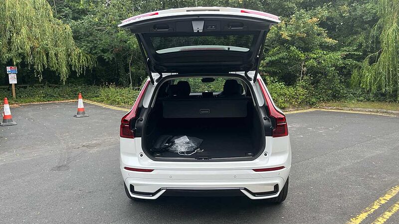 Volvo XC60 Ultra, T8 AWD Plug-in hybrid, Electric/Petrol, Dark