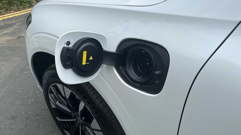 Volvo XC60 Ultra, T8 AWD Plug-in hybrid, Electric/Petrol, Dark