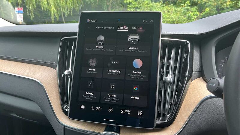 Volvo XC60 Ultra, T8 AWD Plug-in hybrid, Electric/Petrol, Dark