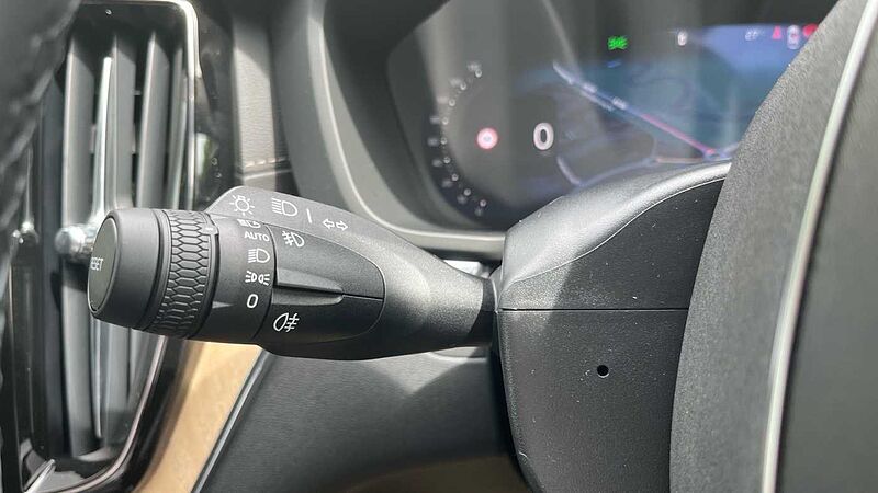 Volvo XC60 Ultra, T8 AWD Plug-in hybrid, Electric/Petrol, Dark