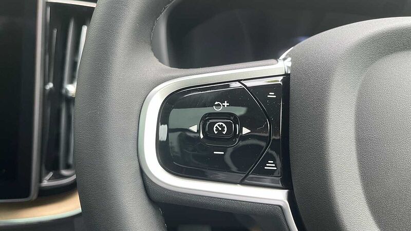Volvo XC60 Ultra, T8 AWD Plug-in hybrid, Electric/Petrol, Dark