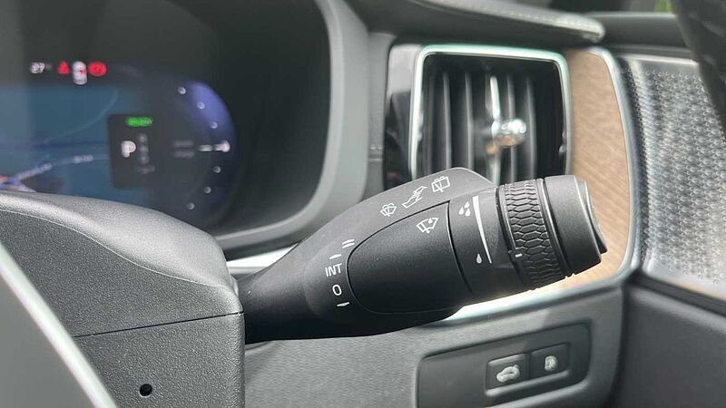 Volvo XC60 Ultra, T8 AWD Plug-in hybrid, Electric/Petrol, Dark