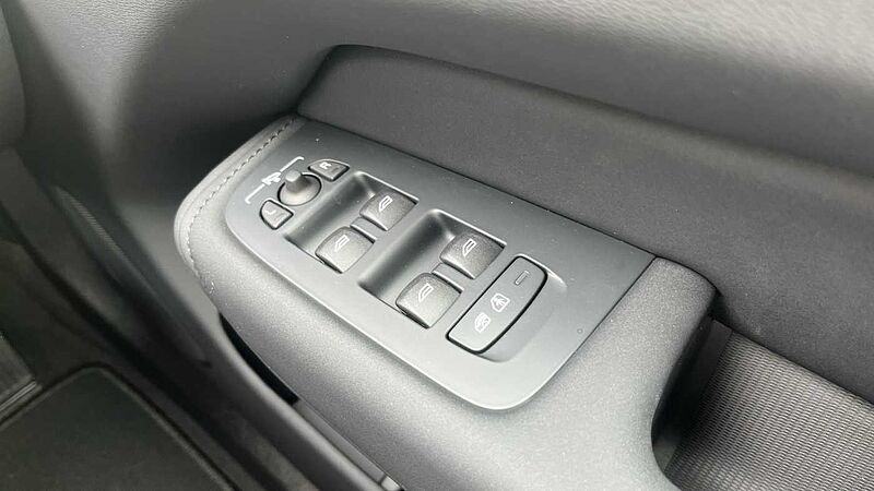 Volvo XC60 Ultra, T8 AWD Plug-in hybrid, Electric/Petrol, Dark