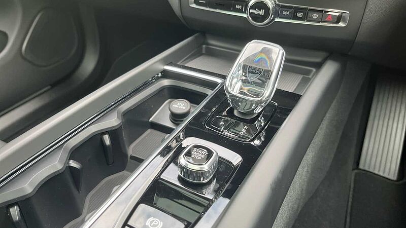 Volvo XC60 Ultra, T8 AWD Plug-in hybrid, Electric/Petrol, Dark