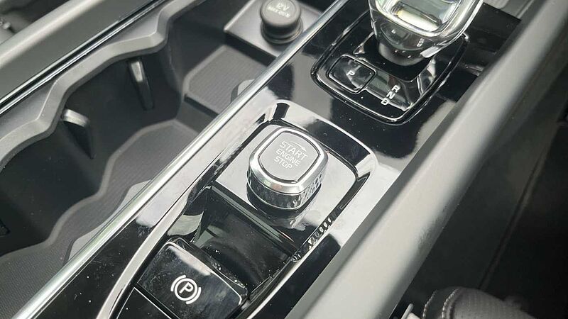 Volvo XC60 Ultra, T8 AWD Plug-in hybrid, Electric/Petrol, Dark