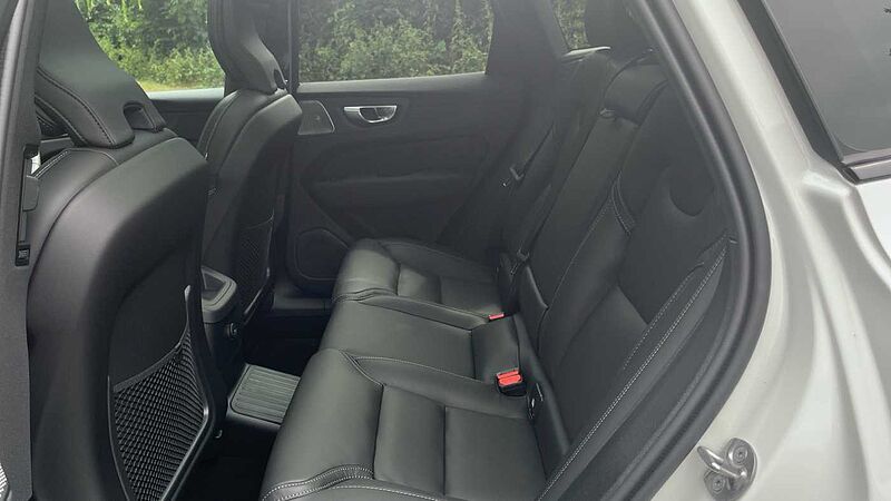 Volvo XC60 Ultra, T8 AWD Plug-in hybrid, Electric/Petrol, Dark