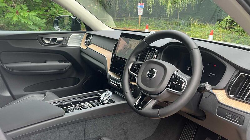 Volvo XC60 Ultra, T8 AWD Plug-in hybrid, Electric/Petrol, Dark