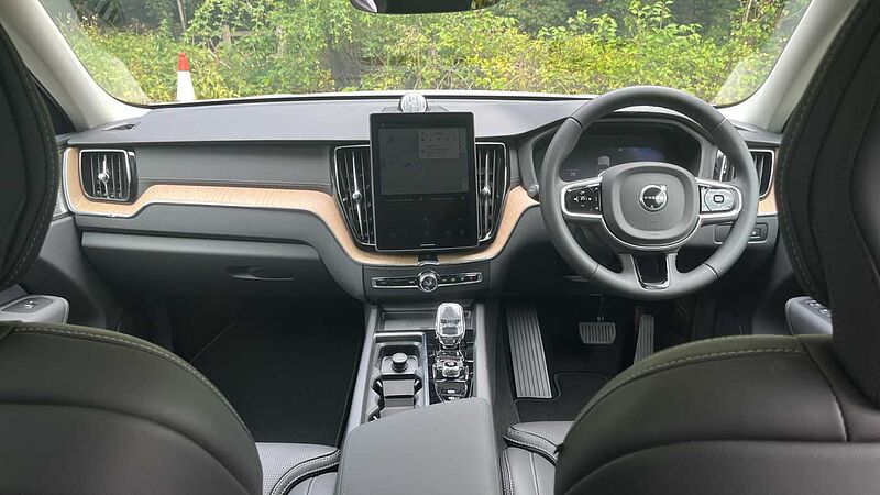 Volvo XC60 Ultra, T8 AWD Plug-in hybrid, Electric/Petrol, Dark