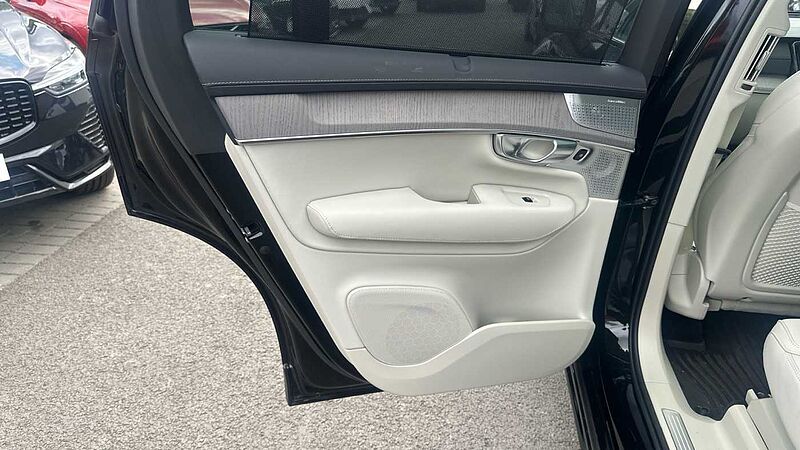 Volvo XC90 Ultra, T8 AWD Plug-in hybrid, Electric/Petrol, Dark, 7 Seats