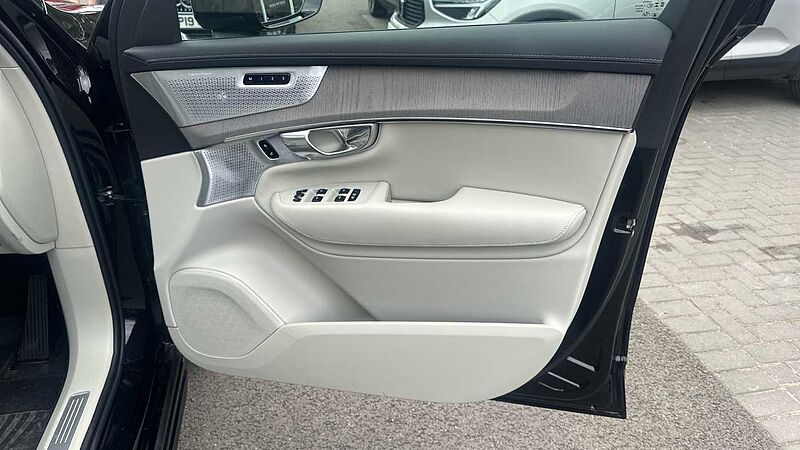 Volvo XC90 Ultra, T8 AWD Plug-in hybrid, Electric/Petrol, Dark, 7 Seats