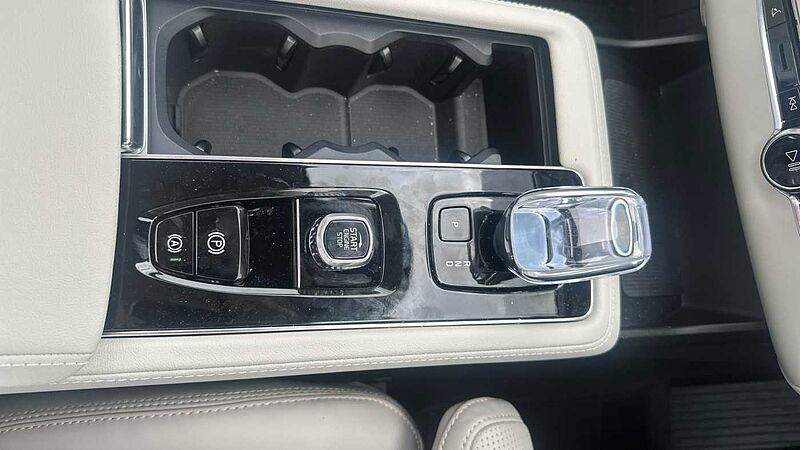 Volvo XC90 Ultra, T8 AWD Plug-in hybrid, Electric/Petrol, Dark, 7 Seats