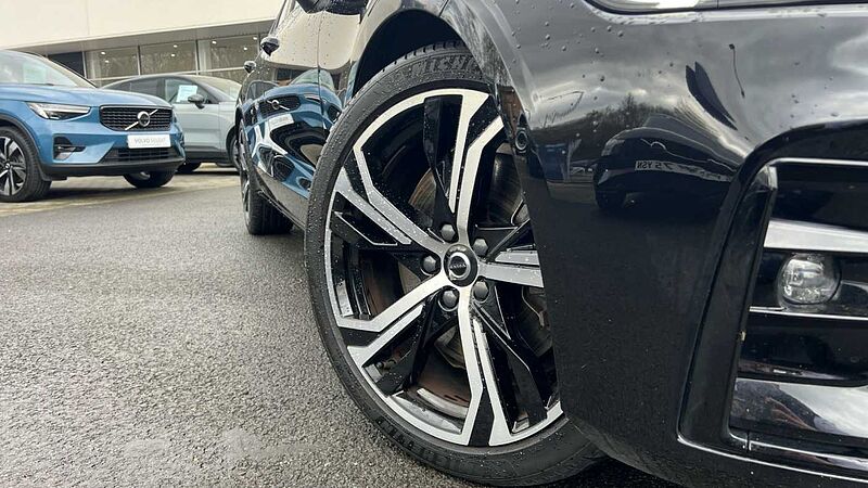 Volvo S60 Plus, B5 AWD Mild hybrid, Petrol, Dark