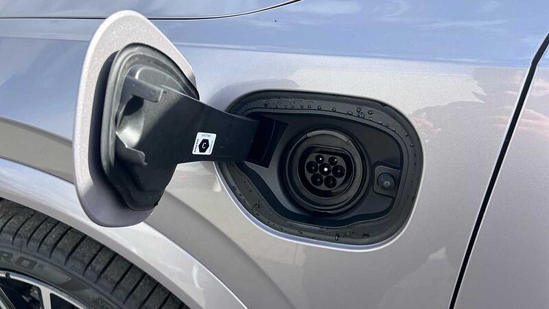 Volvo XC90 Ultra, T8 AWD Plug-in hybrid, Electric/Petrol, Dark, 7 Seats