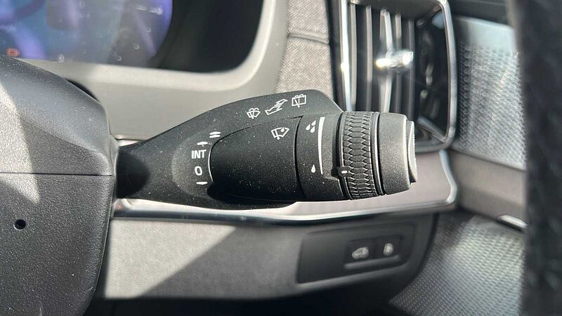 Volvo XC90 Ultra, T8 AWD Plug-in hybrid, Electric/Petrol, Dark, 7 Seats