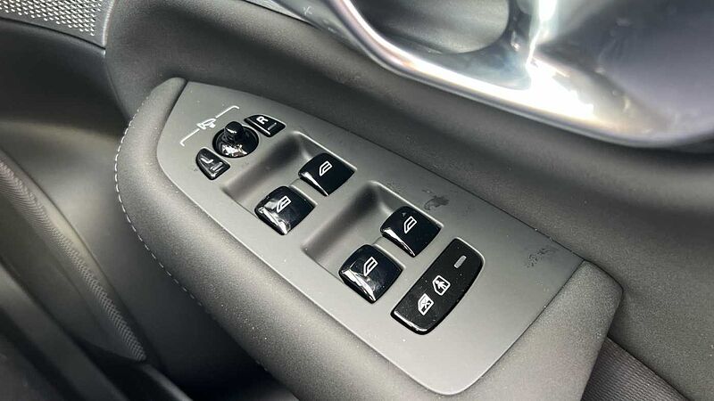 Volvo XC90 Ultra, T8 AWD Plug-in hybrid, Electric/Petrol, Dark, 7 Seats