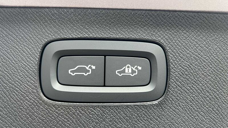 Volvo XC90 Ultra, T8 AWD Plug-in hybrid, Electric/Petrol, Dark, 7 Seats