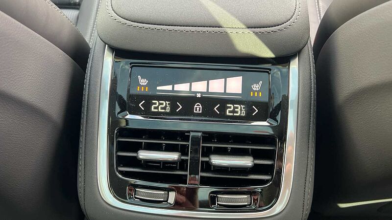 Volvo XC90 Ultra, T8 AWD Plug-in hybrid, Electric/Petrol, Dark, 7 Seats