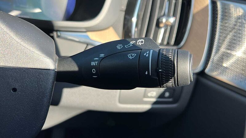 Volvo XC60 Ultra, T8 AWD Plug-in hybrid, Electric/Petrol, Dark