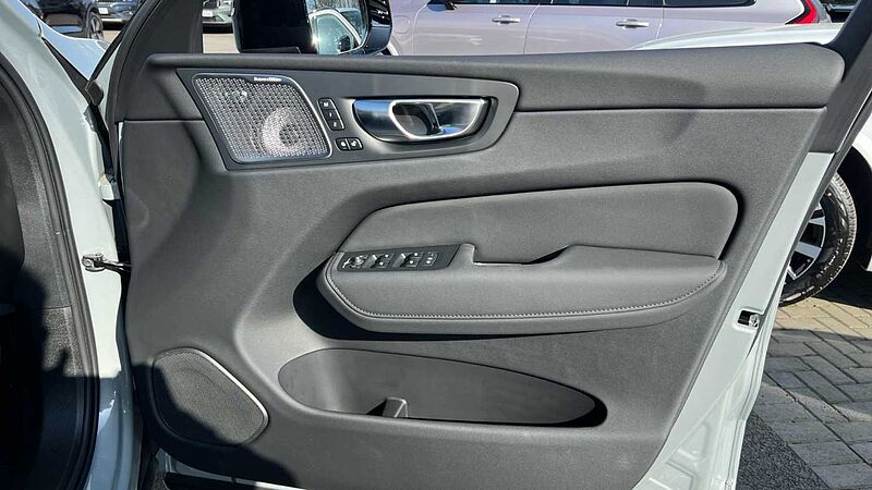 Volvo XC60 Ultra, T8 AWD Plug-in hybrid, Electric/Petrol, Dark