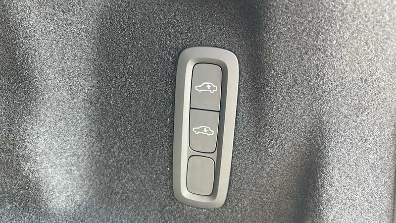 Volvo XC60 Ultra, T8 AWD Plug-in hybrid, Electric/Petrol, Dark