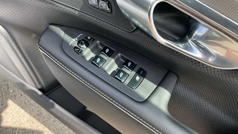 Volvo S90 Recharge R-Design T8 AWD plug-in hybrid