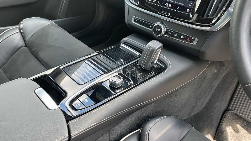 Volvo S90 Recharge R-Design T8 AWD plug-in hybrid