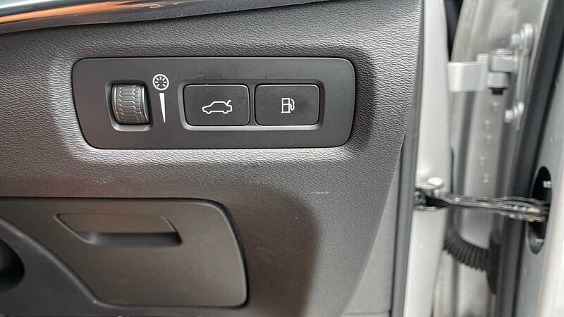 Volvo S90 Recharge R-Design T8 AWD plug-in hybrid