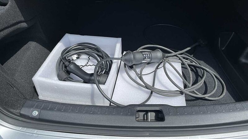 Volvo S90 Recharge R-Design T8 AWD plug-in hybrid