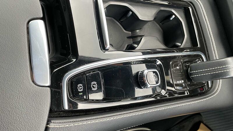 Volvo S90 Recharge R-Design T8 AWD plug-in hybrid