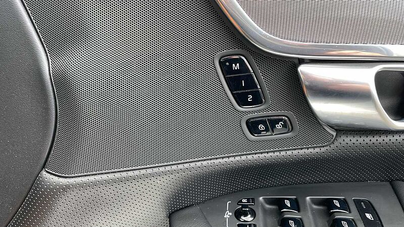 Volvo S90 Recharge R-Design T8 AWD plug-in hybrid
