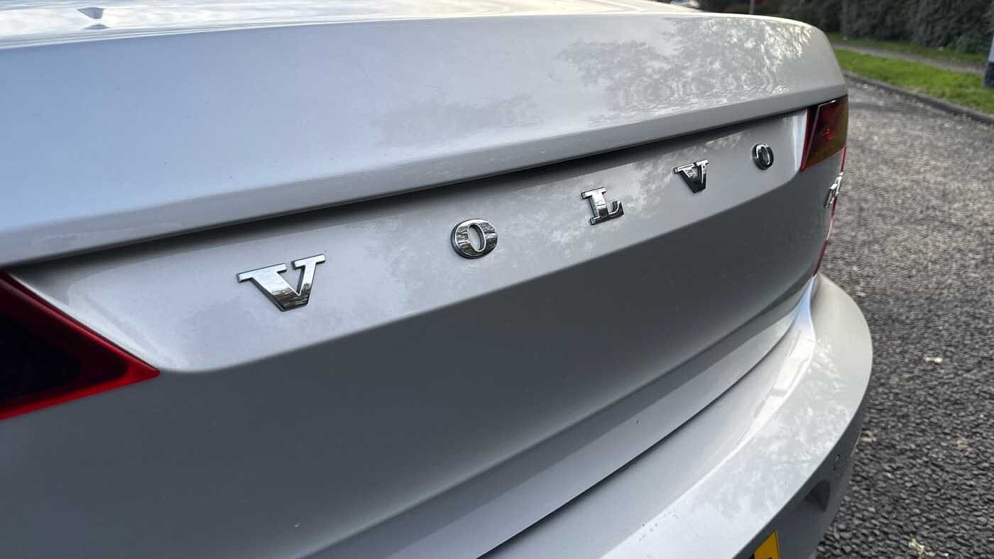 Volvo S90 D4 R-Design Automatic