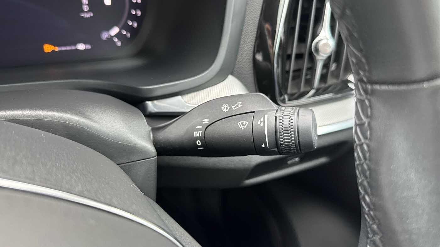 Volvo S60 Plus, B5 AWD Mild hybrid, Petrol, Dark