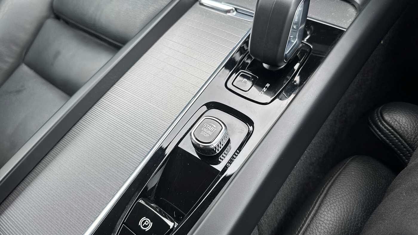 Volvo S60 Plus, B5 AWD Mild hybrid, Petrol, Dark