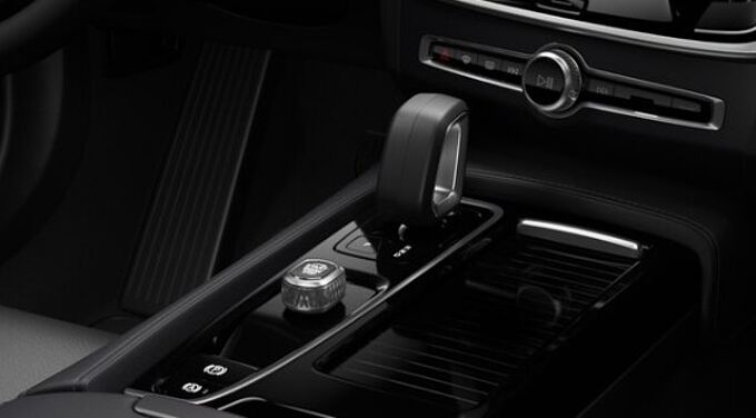 Volvo V90 Ultra, T8 AWD Plug-in hybrid, Electric/Petrol, Dark