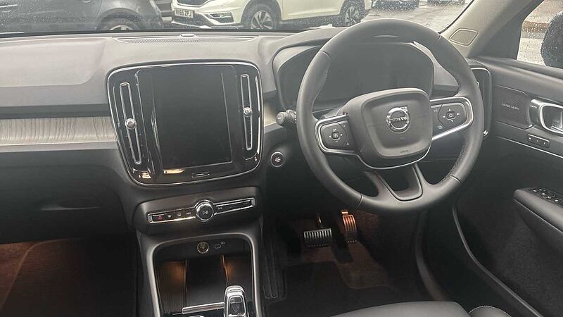 Volvo XC40 Ultra, B3 Mild hybrid, Petrol, Dark